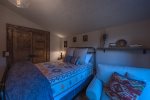 River Joy Lodge: Guest Bedroom 1
